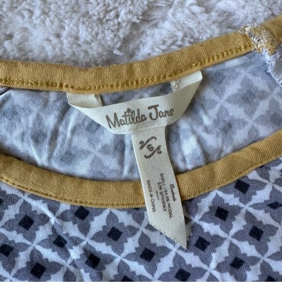 Matilda Jane | Gray & Maze Geometric Starstruck Tee | Size Small - Picture 9 of 11